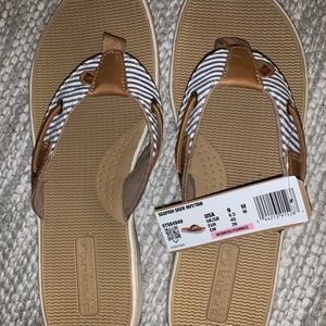 Brand new sperry Flip flops